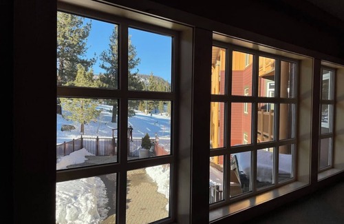 Mammoth Lakes Condo | Ski-In/Ski-Out mountain view next to Eagle Lift 1BR Special Hike fishing bike