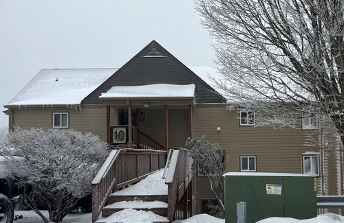 Sugar Mountain Condo | Ski-In Ski-Out on Omas Meadow