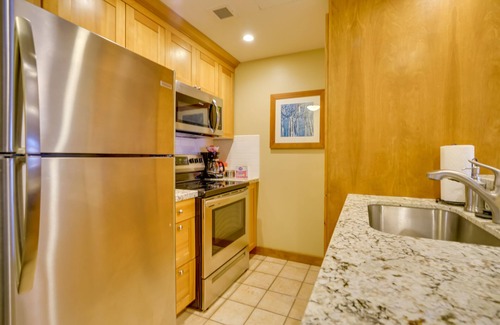 Park City Apartment | Ski-In/Ski-Out Park City Studio w/Pool Access!