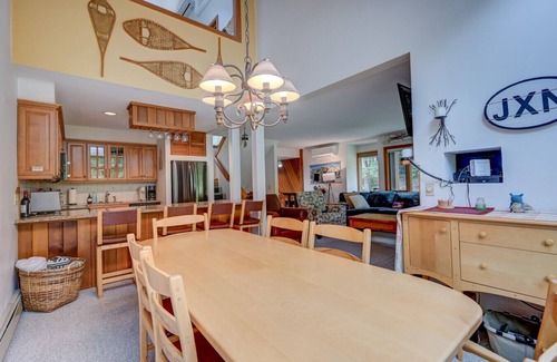 Bartlett House | Ski-in/Ski-out Slopeside Attitash Family Home ⛷