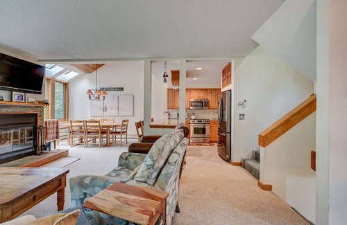 Bartlett House | Ski-in/Ski-out Slopeside Attitash Family Home ⛷