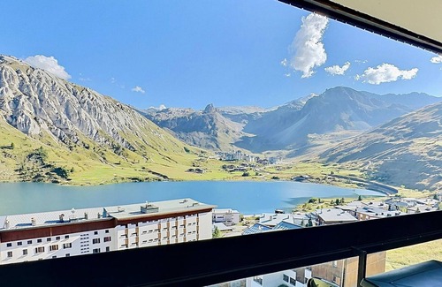 Tignes le Lac Apartment | Ski-in/ski-out studio for 4, near shops and south-facing balcony in Tignes