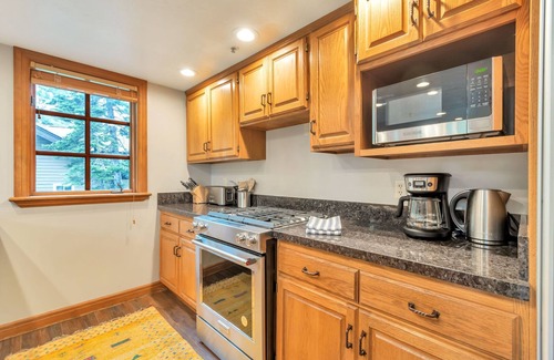 Salt Lake Mountain Resorts House | Ski in/Ski Out to Snowbird in this Beautiful Unit with Hot Tub and Fireplace