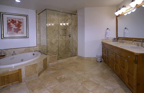 Crested Butte Condo | Ski In/Ski Out WestWall Lodge Luxury Mountain Accommodation A302