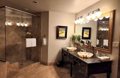 Crested Butte Condo | Ski In/Ski Out "WestWall Lodge" A102 Luxury Mountain Accommodation