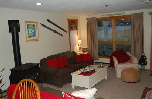 Carrabassett Valley Condo | Ski-In/Ski-Out Snowbrook 2 BR 2 BA Condo