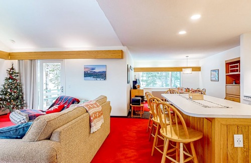 Carrabassett Valley House | Ski-in/ski-out mountainside townhouse w/fireplace, fast WiFi, washer/dryer
