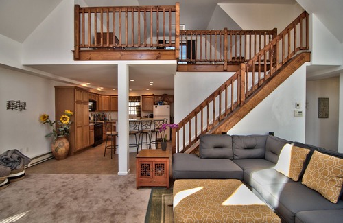 Briar Crest Woods Ski Chalet | Ski JFBB Log Chalet home (modern, luxury, & New) Pocono Raceway
