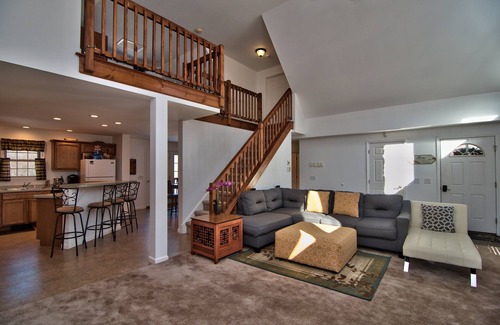 Briar Crest Woods Ski Chalet | Ski JFBB Log Chalet home (modern, luxury, & New) Pocono Raceway