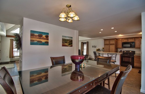 Briar Crest Woods Ski Chalet | Ski JFBB Log Chalet home (modern, luxury, & New) Pocono Raceway