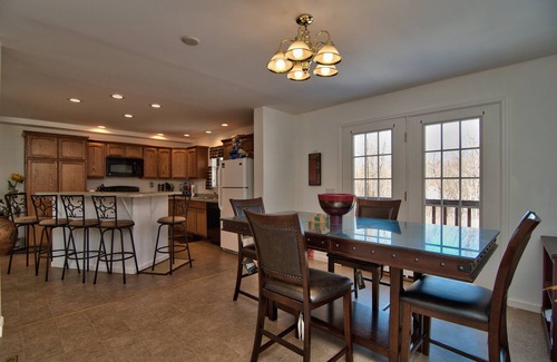Briar Crest Woods Ski Chalet | Ski JFBB Log Chalet home (modern, luxury, & New) Pocono Raceway