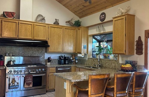 Downtown House | SKI LEASE 2025-26 Tahoe Truckee Pet Friendly Home with Amazing Views