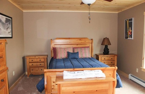 Hanover Ski Chalet | Ski Retreat with scenic mountian and river views