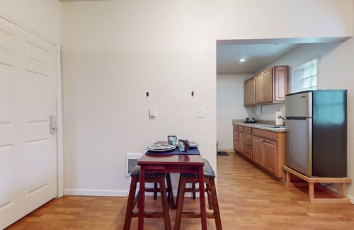 Snoqualmie Pass Apartment | Ski side studio unit with fireplace, desk/chair and Wifi