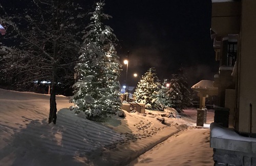 Dead Man's Flats Condo | SKI, STAY, PLAY AT CANMORE COMFORT GETAWAY!