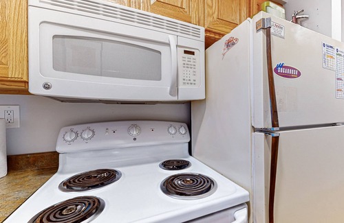 Warren Condo | Skiers condo, walk-out to ground level, near the slopes, walk to lifts, wifi, TV