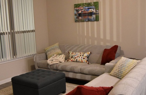 College Station House | Skip the gameday/graduation gridlock