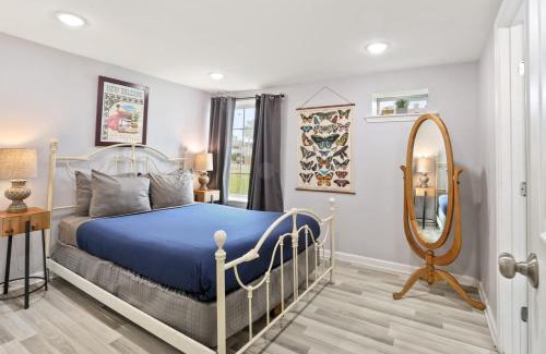 Faubourg Delassize House | Skip to Saint Charles Local Art-Filled Hideaway