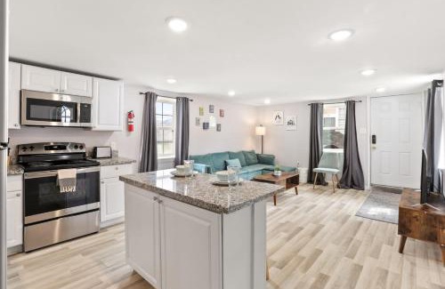 Faubourg Delassize House | Skip to Saint Charles Local Art-Filled Hideaway