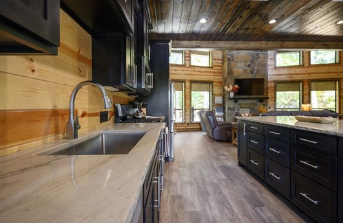 Hochatown Cabin | Skippin`Rocks|Pond view|Sleeps 18|Multiple Decks