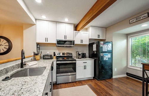 McHenry House | Skis and Sandals: Ski In/Ski Out, Fireplace, Wifi!