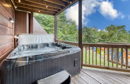 Blue Ridge House | Sky High Lodge by BK Stays. Large Cabin. Amazing Views. Game Room. Jacuzzi. Six Bedrooms. Sleeps 12