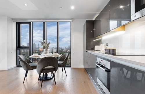 Elephant and Castle Apartment | Sky High Luxury 2 Bed Flat with Jaw Dropping Views