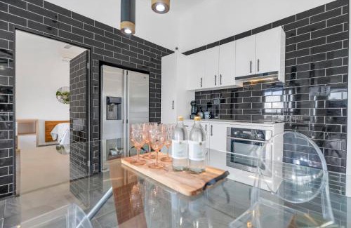 Bayview Heights Apartment | Sky High - Peaceful Jacuzzi Panorama