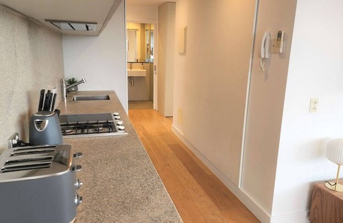 South Yarra Apartment | Sky-high South Yarra luxury 2 bed sleeping up to 4