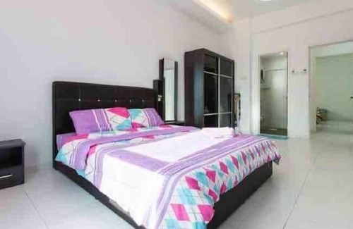 Bayan Baru Apartment | Sky Holiday home, near Spice Penang