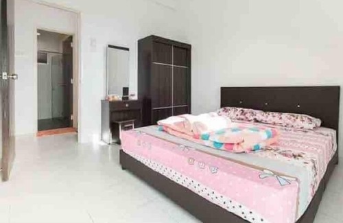 Bayan Baru Apartment | Sky Holiday home, near Spice Penang