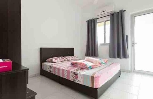 Bayan Baru Apartment | Sky Holiday home, near Spice Penang