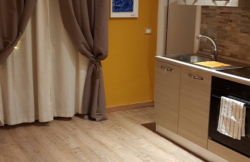 La Spezia Historic Centre Apartment | Sky inn just a few minutes from the 5 lands .