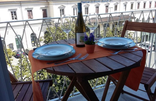 La Spezia Historic Centre Apartment | Sky inn just a few minutes from the 5 lands .