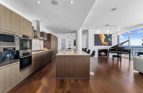 Coal Harbour Condo | Sky OasisnThe most luxurious space and the best views of the City.