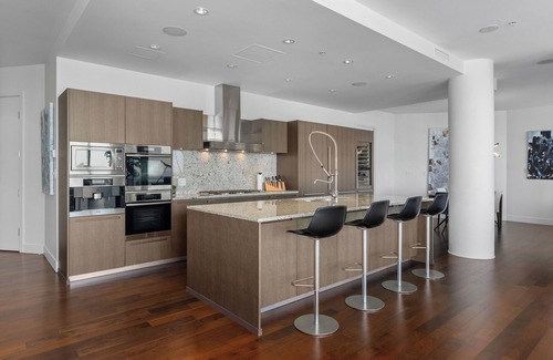 Coal Harbour Condo | Sky OasisnThe most luxurious space and the best views of the City.