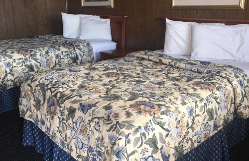 El Dorado House | Sky-Palace Inn and Suites El Dorado - 2 Double Bed NS
