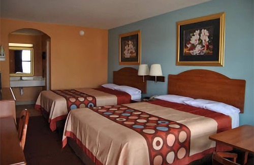 Western Division House | Sky Palace Inn & Suites By Jasper Laredo- Deluxe 2 Queen Bed Non Smoking