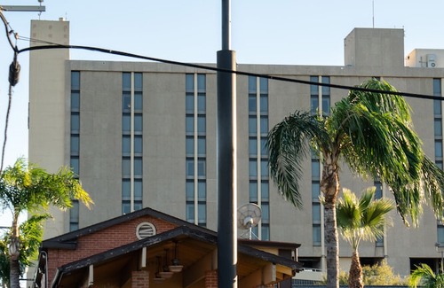 Western Division Hotel | Sky-Palace Inn & Suites Laredo