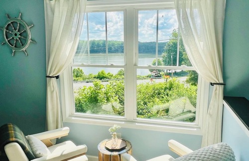 Aurora Condo | SKY Parlor sunrise and sunset views overlooking the river