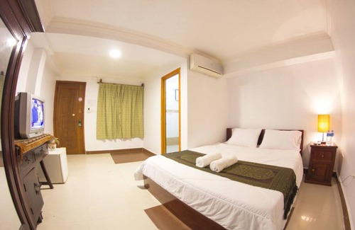 Daun Penh House | SKY Residence - 50m to Museum and Riverside