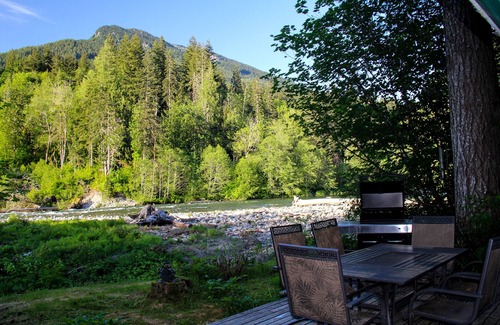 Skykomish Cabin | SKY RIVER CABIN- VIEWS, CLOSE TO HIKING