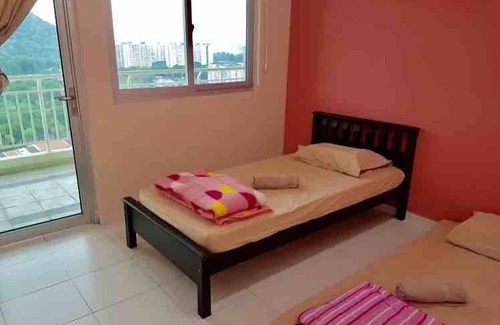 Bayan Baru Apartment | Sky Vacation Home near Spice Penang