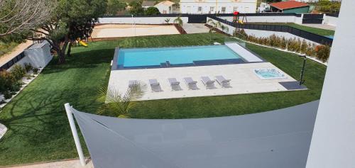 Olhos D'Agua Villa | Sky Villa by Laranjal Rentals