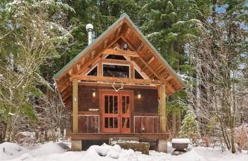 Skykomish Cabin | SkyCamp: Exclusive Stevens Pass Retreat w/5 Cabins, Spas & Sauna