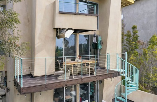 Silver Lake House | Skydeck 3-br house w gym, hot tub, amphitheater, Hwood sign, Griffith, lake view