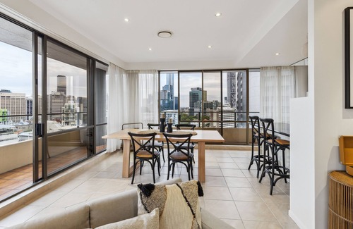 Spring Hill Apartment | Skyhigh Apt w City Views, Pool, Gym & 2 Carparks