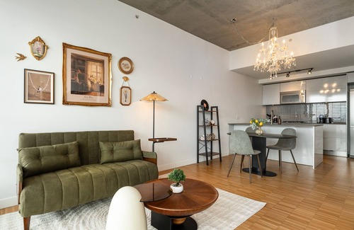 Gastown Apartment | Skyhome in Gastown | Amazing Ocean&Mountain Views
