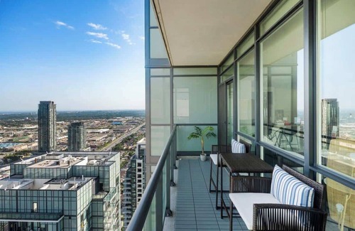 Downtown Mississauga Apartment | Skyline Bliss Penthouse, Gym, Pool, Sauna Access