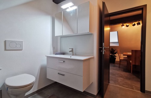 Dornbirn Apartment | Skyline Klimatisierte Dachgeschoss-wohnung in Dornbirn mit Blick ins Rheintal